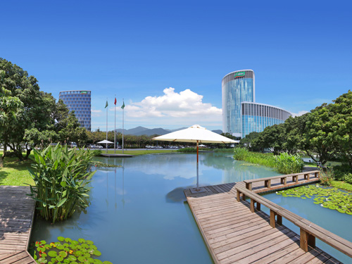 Парк штаб-квартиры в Путяне